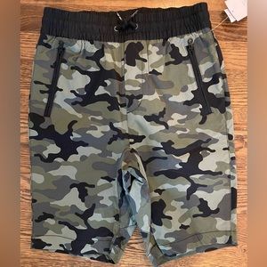 Boys hybrid Camo Gap Shorts, NWT, Sz-12